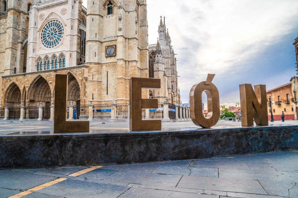 Letras León y Catedral