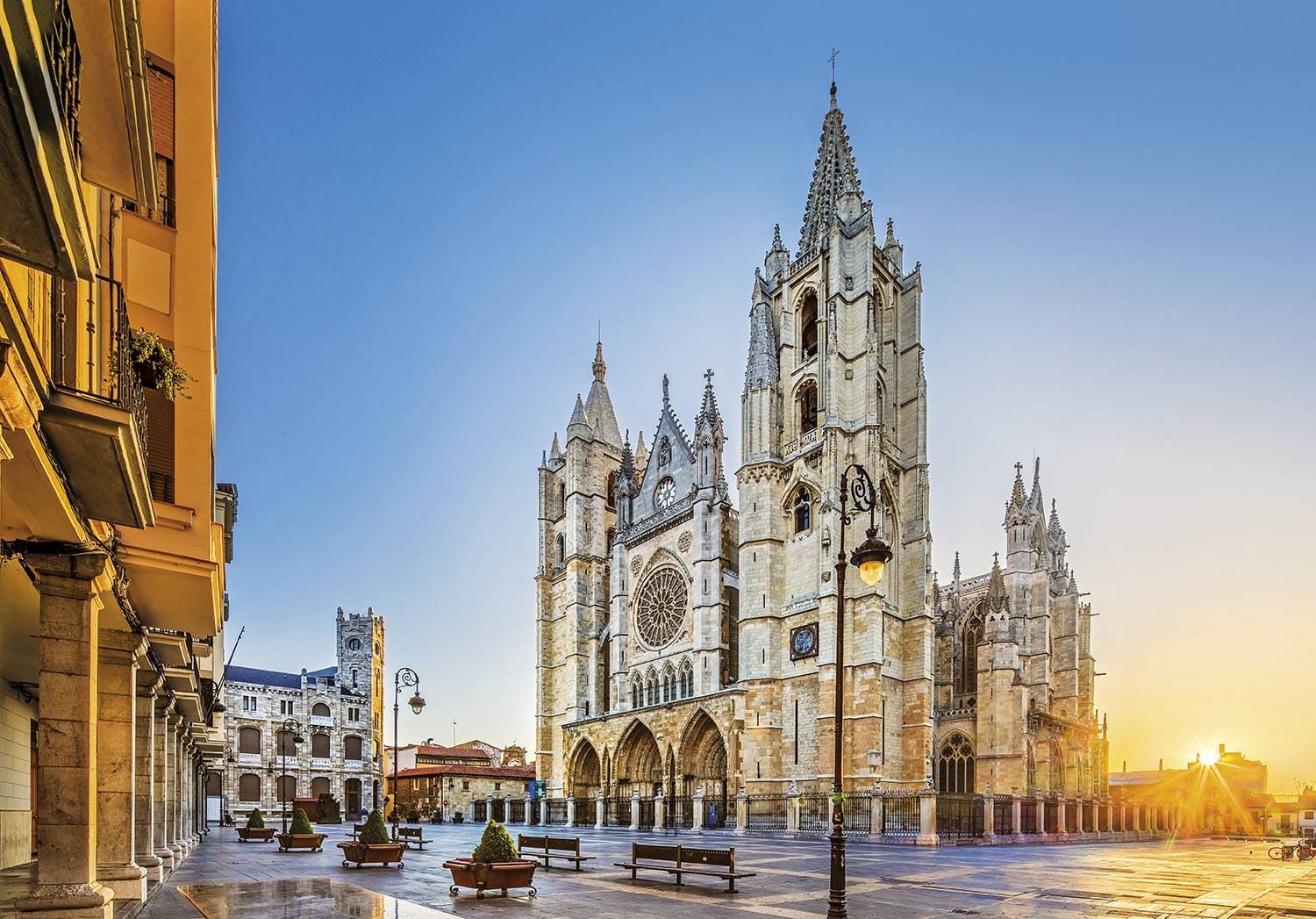 Le n Cathedral History And Curiosities My Palace Le n