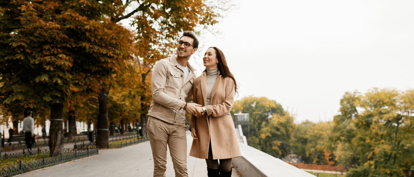 Pareja paseando en León