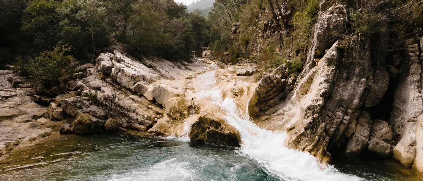 Senderismo con cascada en León